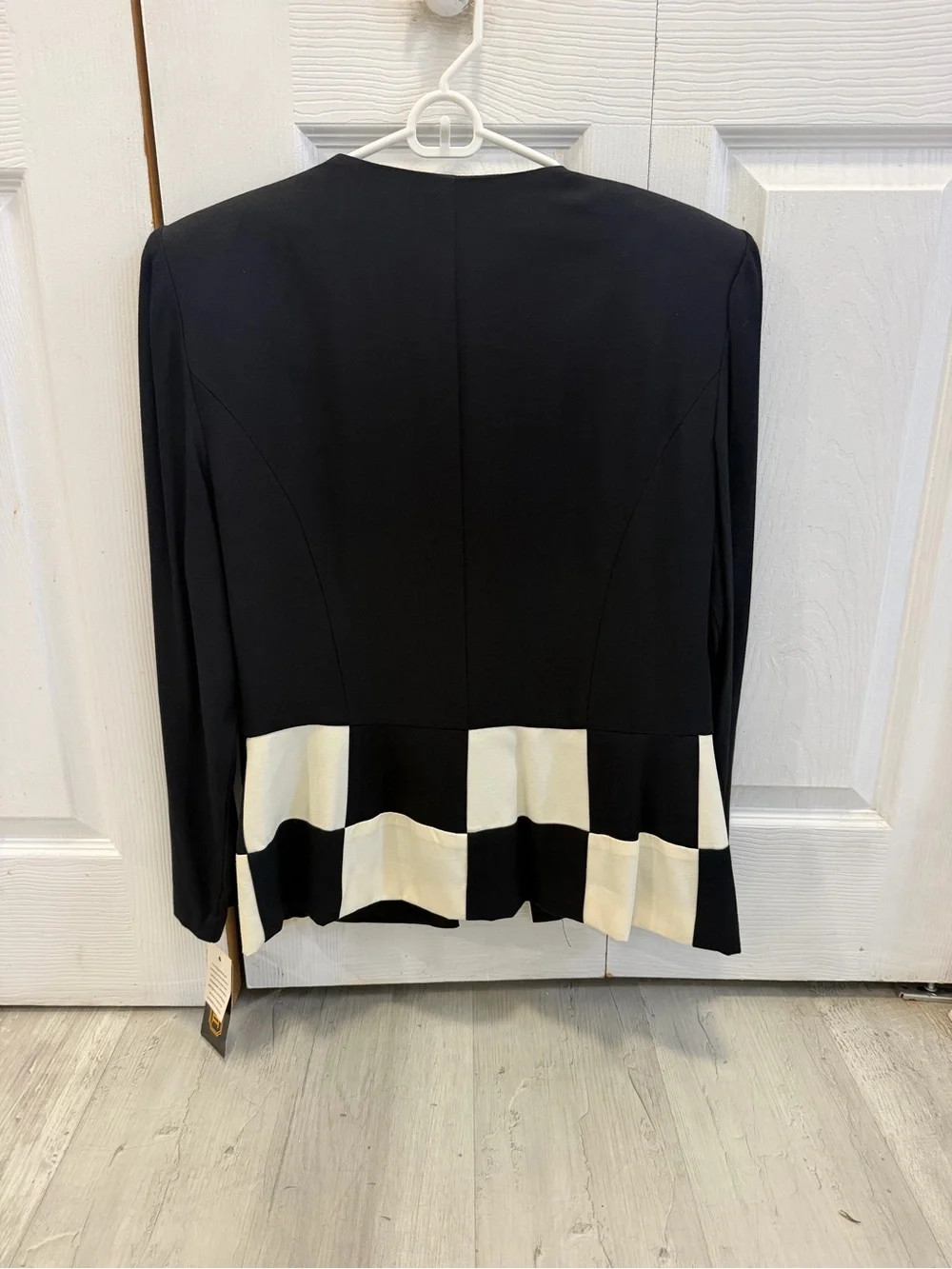 Vintage NWT Virgo II Cropped Black Zip Blazer with Cream Block Trim